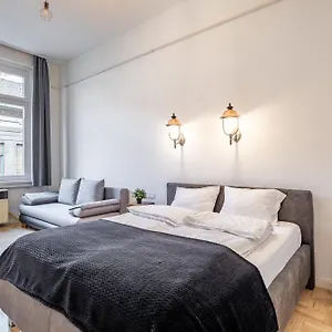 Appartamento Luxurious At Center, Budapest